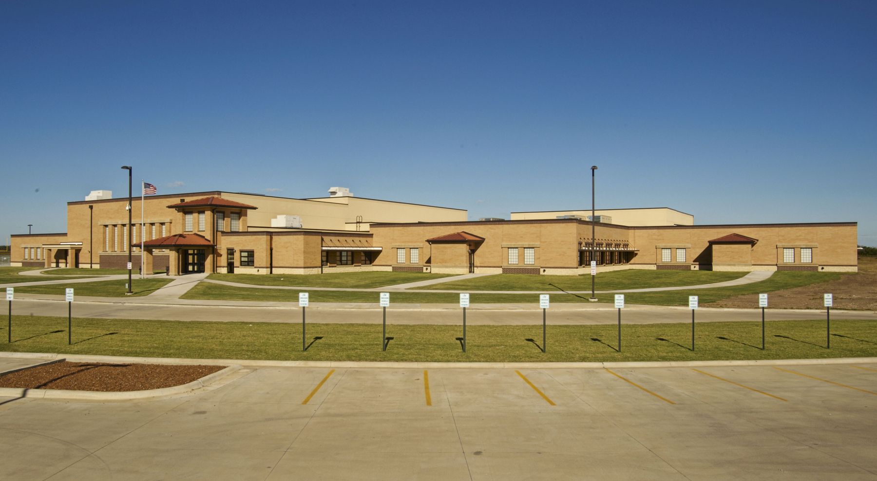 ERIE_KS_HIGH_SCHOOL_EXTERIOR_FEATURED_IMAGE